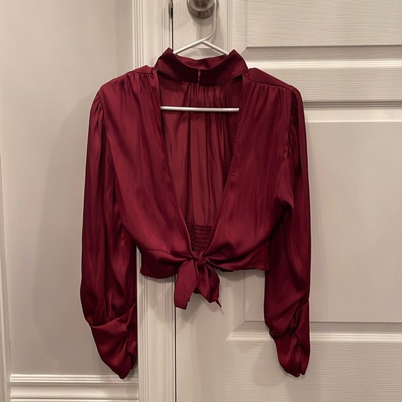 Beautiful open back high neck satin blouse - Picture 1 of 3